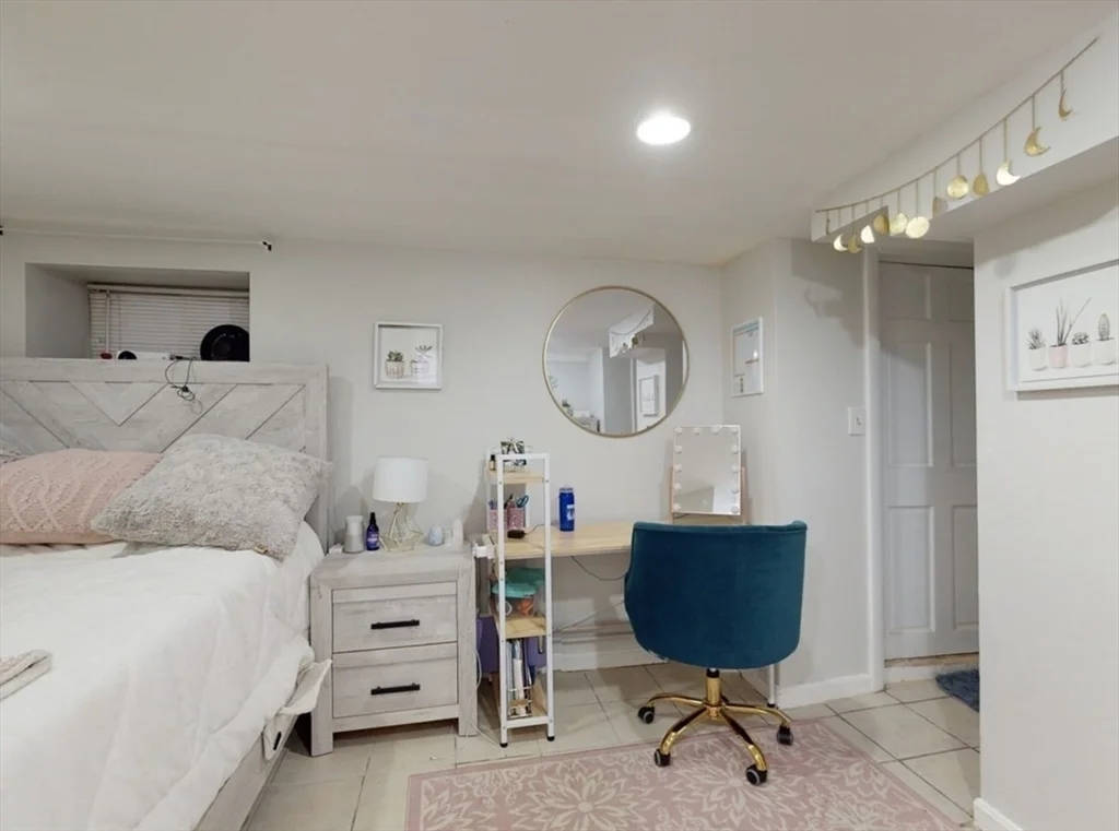 4 bed, 2 bath apartment for rent at 32 Huntington Ave Unit 1, Mission Hill — photo 11 of 17