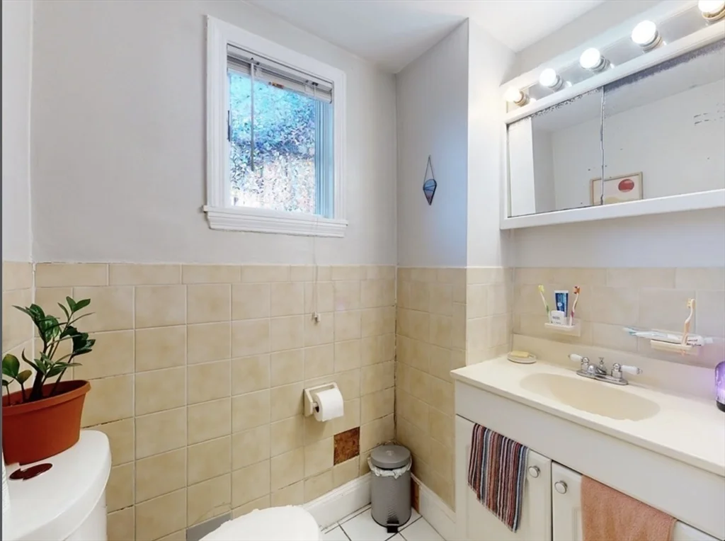 4 bed, 2 bath apartment for rent at 32 Huntington Ave Unit 1, Mission Hill — photo 16 of 17