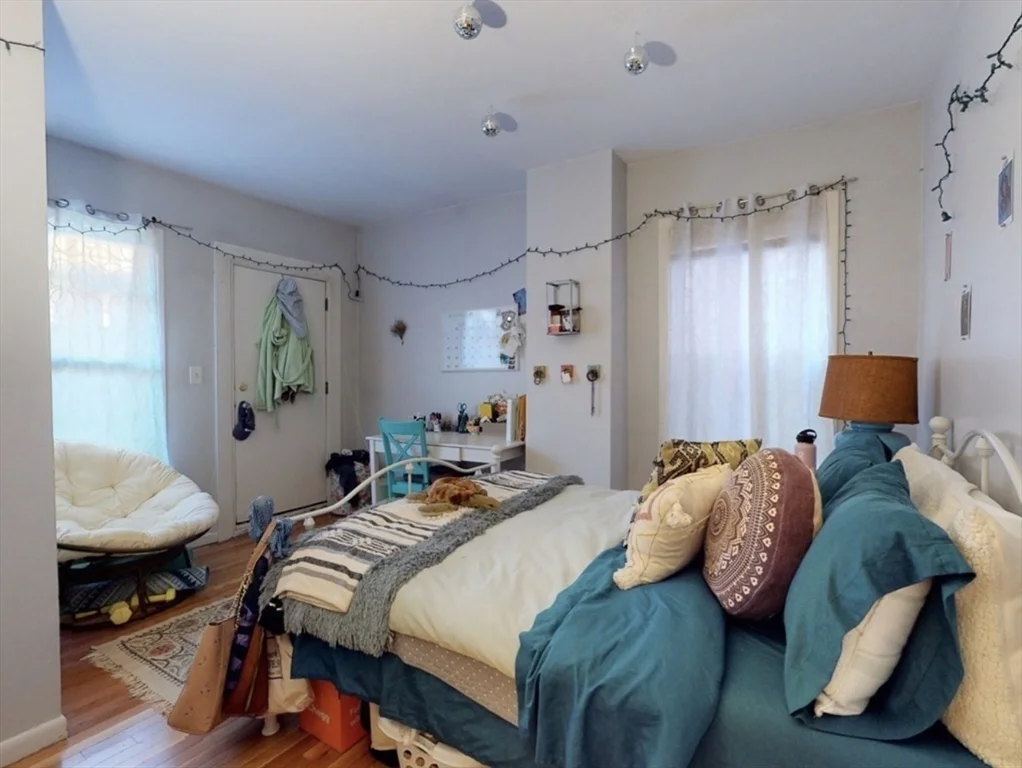 4 bed, 2 bath apartment for rent at 32 Huntington Ave Unit 1, Mission Hill — photo 6 of 17