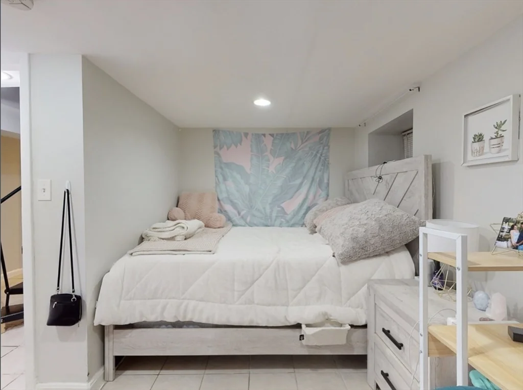 4 bed, 2 bath apartment for rent at 32 Huntington Ave Unit 1, Mission Hill — photo 10 of 17