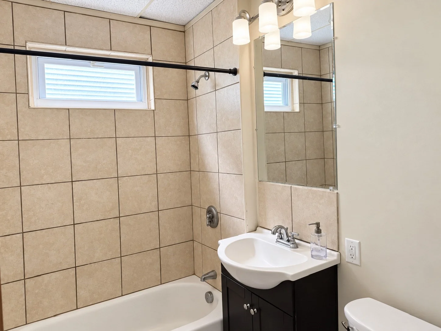 3 bed, 1 bath apartment for rent at 32 S Prospect St Unit 1, Haverhill — photo 7 of 8