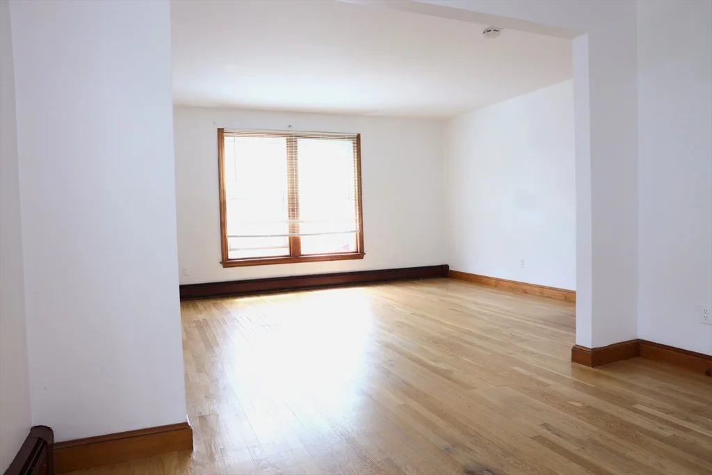 3 bed, 1 bath apartment for rent at 32 Saint Marks Rd Unit 1, Dorchester — photo 4 of 12