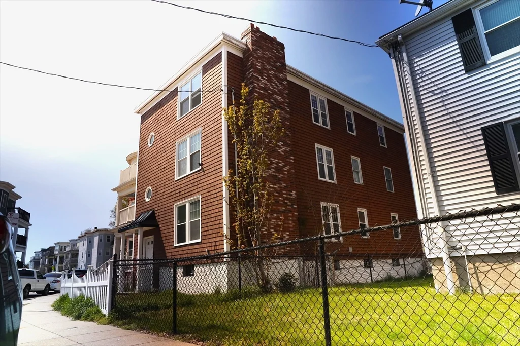 3 bed, 1 bath apartment for rent at 32 Saint Marks Rd Unit 1, Dorchester