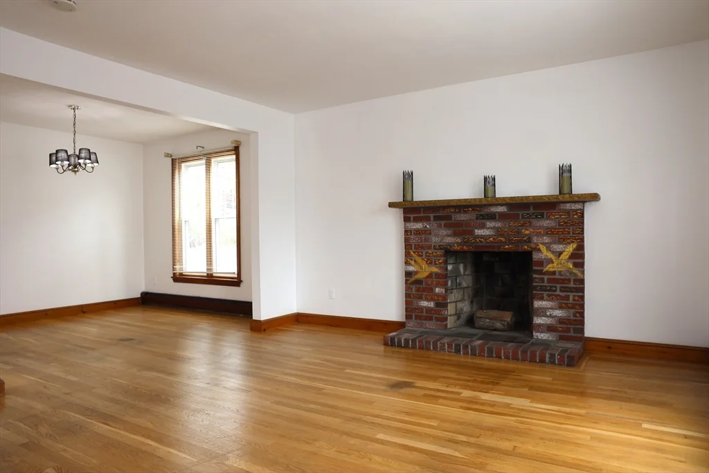 3 bed, 1 bath apartment for rent at 32 Saint Marks Rd Unit 1, Dorchester — photo 3 of 12