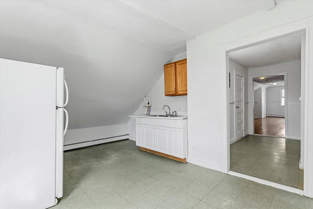 3 bed, 1 bath apartment for rent at 32 Salem St Unit 3, Salem — photo 2 of 18
