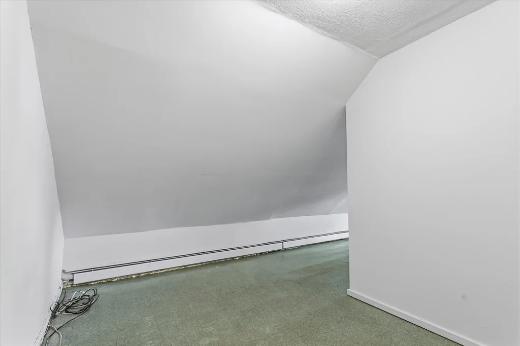 3 bed, 1 bath apartment for rent at 32 Salem St Unit 3, Salem — photo 16 of 18