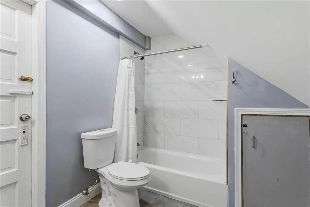 3 bed, 1 bath apartment for rent at 32 Salem St Unit 3, Salem — photo 6 of 18
