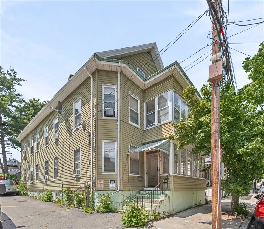 3 bed, 1 bath apartment for rent at 32 Salem St Unit 3, Salem