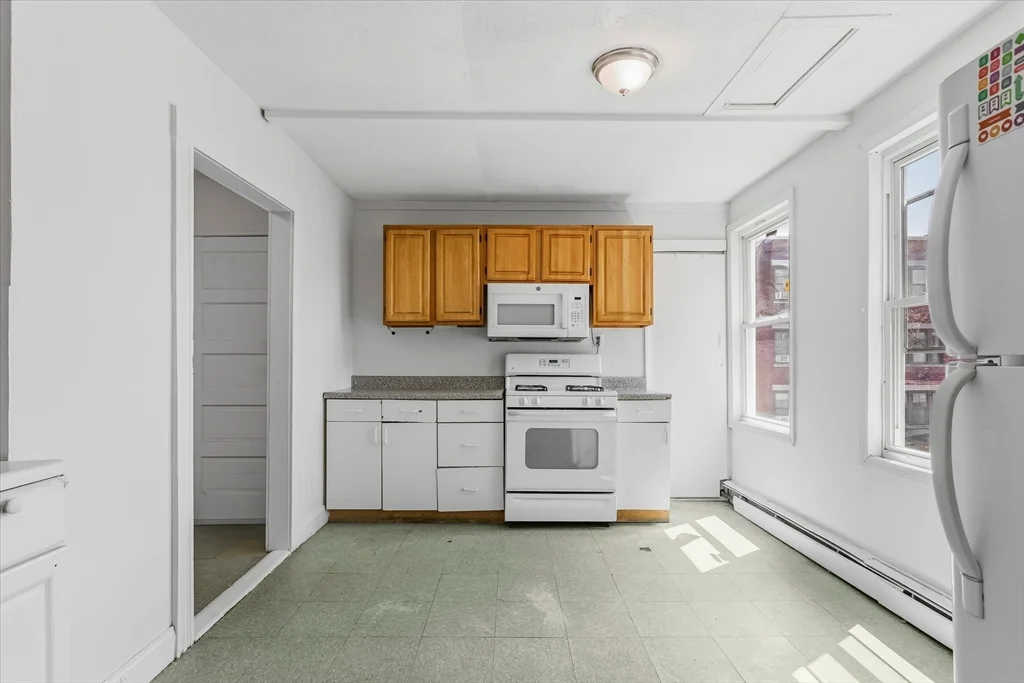 3 bed, 1 bath apartment for rent at 32 Salem St Unit 3, Salem — photo 3 of 18