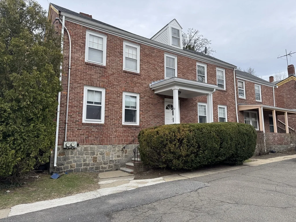 2 bed, 1 bath apartment for rent at 32 Shepard St Unit 2, Brighton