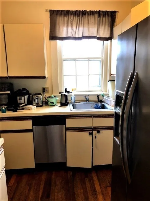 2 bed, 1 bath apartment for rent at 32 Shepard St Unit 32, Harvard Square — photo 5 of 9
