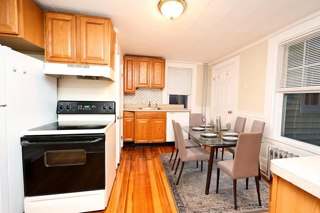3 bed, 1 bath apartment for rent at 32 Sheppard Ave Unit 32, Braintree — photo 5 of 13