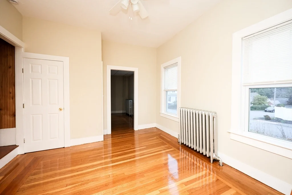 3 bed, 1 bath apartment for rent at 32 Sheppard Ave Unit 32, Braintree — photo 6 of 13