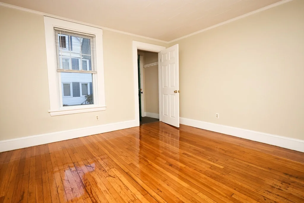 3 bed, 1 bath apartment for rent at 32 Sheppard Ave Unit 32, Braintree — photo 10 of 13