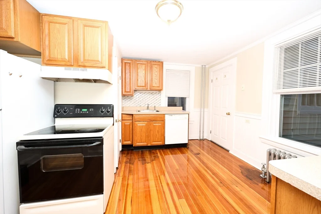 3 bed, 1 bath apartment for rent at 32 Sheppard Ave Unit 32, Braintree — photo 8 of 13