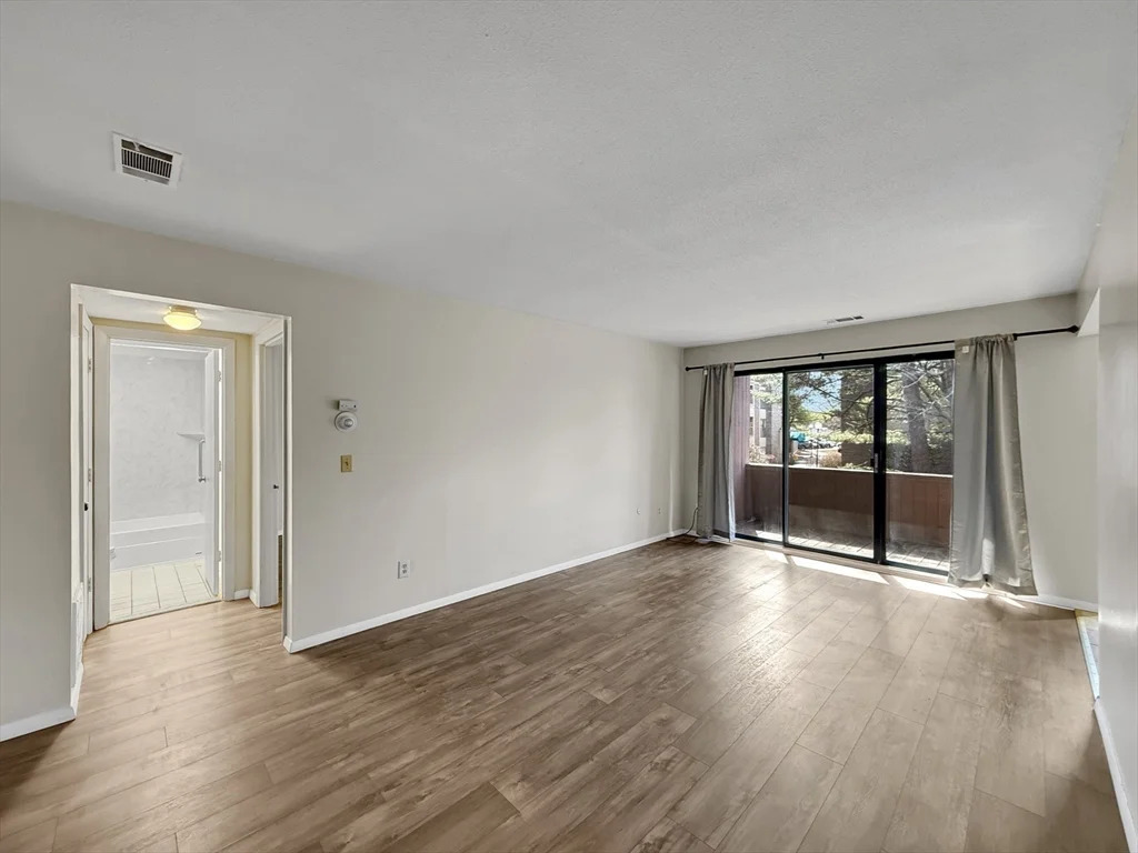 1 bed, 1 bath apartment for rent at 32 Shrewsbury Green Dr Unit F, Shrewsbury — photo 3 of 17
