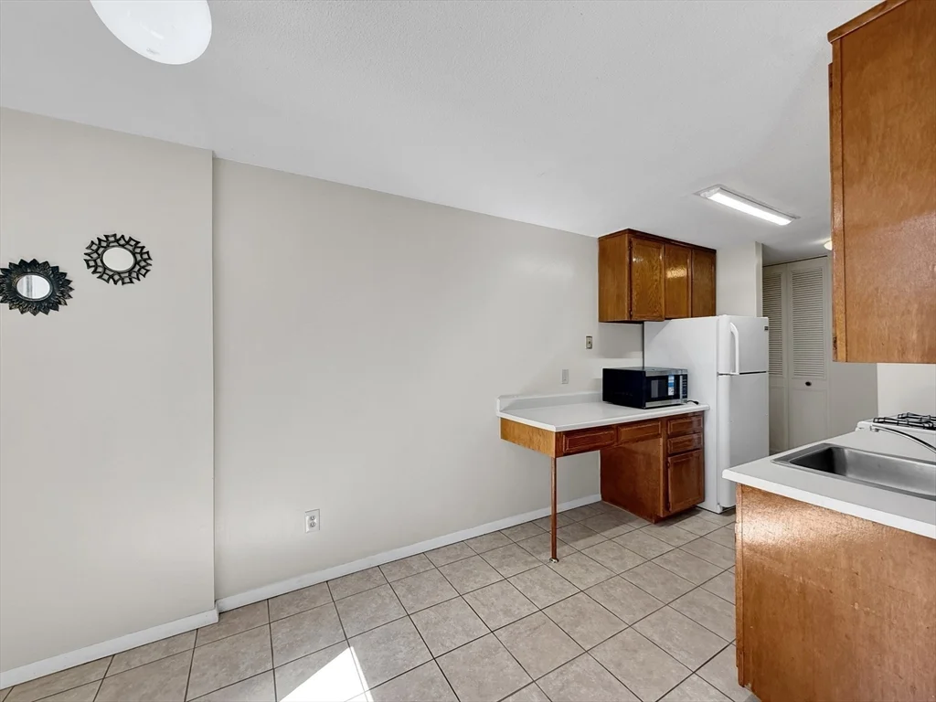 1 bed, 1 bath apartment for rent at 32 Shrewsbury Green Dr Unit F, Shrewsbury — photo 6 of 17