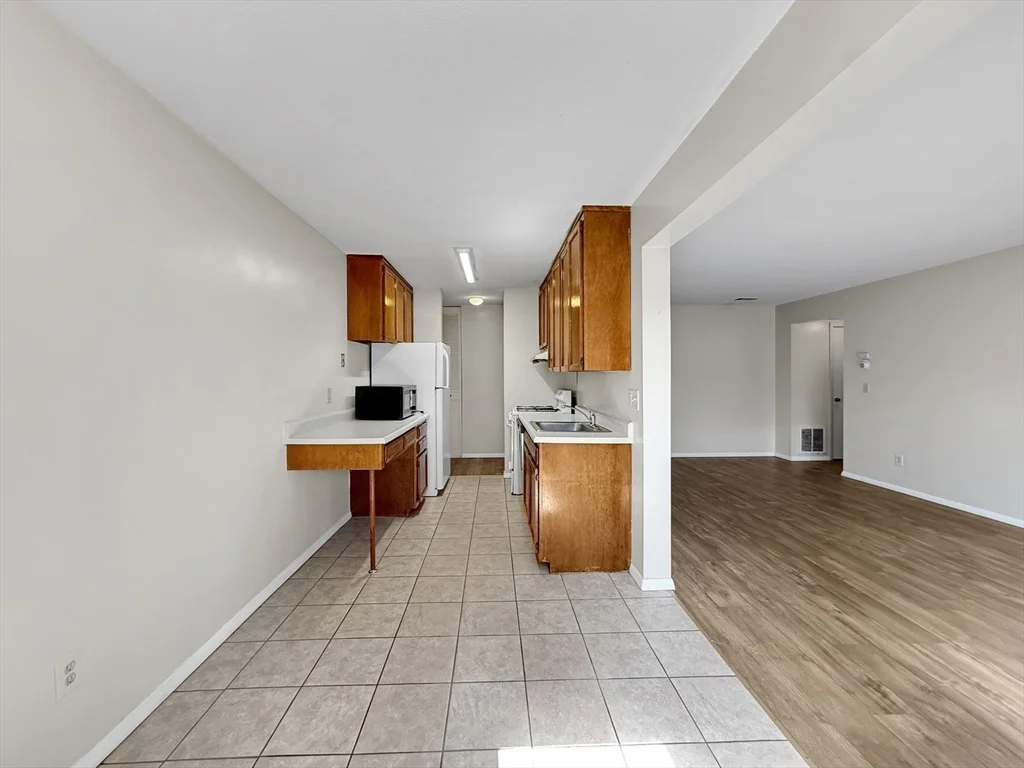 1 bed, 1 bath apartment for rent at 32 Shrewsbury Green Dr Unit F, Shrewsbury — photo 8 of 17