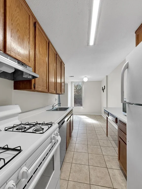 1 bed, 1 bath apartment for rent at 32 Shrewsbury Green Dr Unit F, Shrewsbury — photo 7 of 17