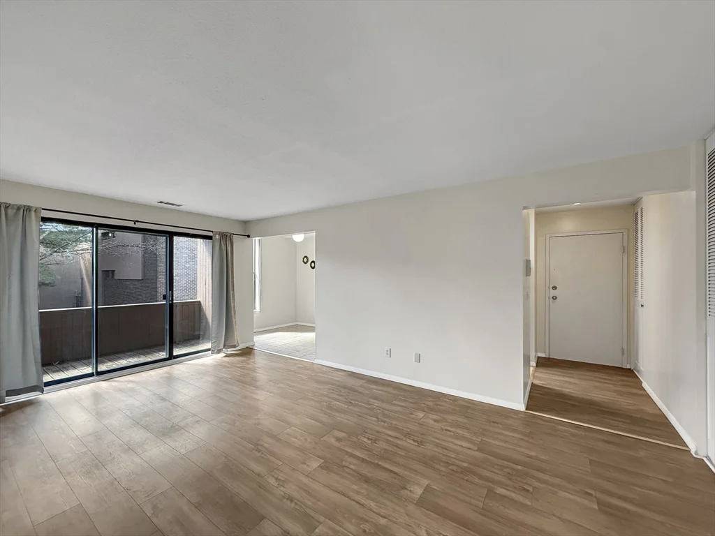 1 bed, 1 bath apartment for rent at 32 Shrewsbury Green Dr Unit F, Shrewsbury — photo 4 of 17