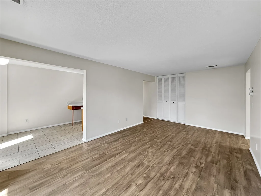 1 bed, 1 bath apartment for rent at 32 Shrewsbury Green Dr Unit F, Shrewsbury — photo 5 of 17