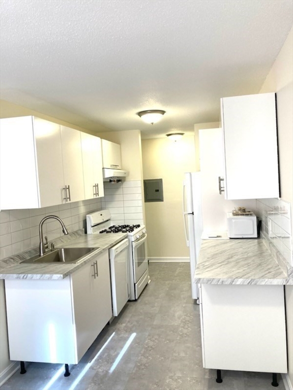 1 bed, 1 bath apartment for rent at 32 Shrewsbury Green Unit G, Shrewsbury — photo 3 of 12