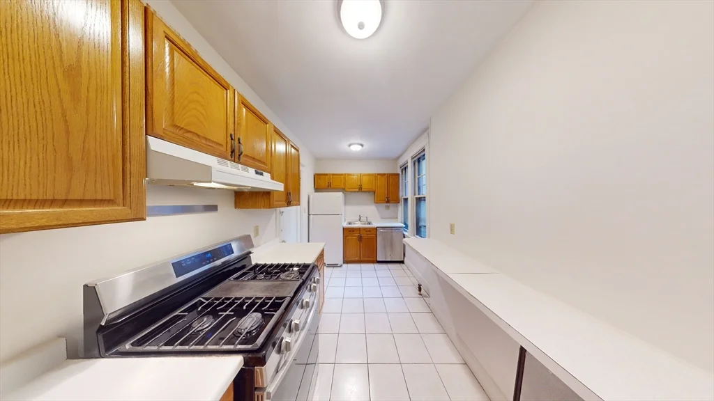 1 bed, 1 bath apartment for rent at 32 Sidlaw Unit 7, Brighton — photo 2 of 10