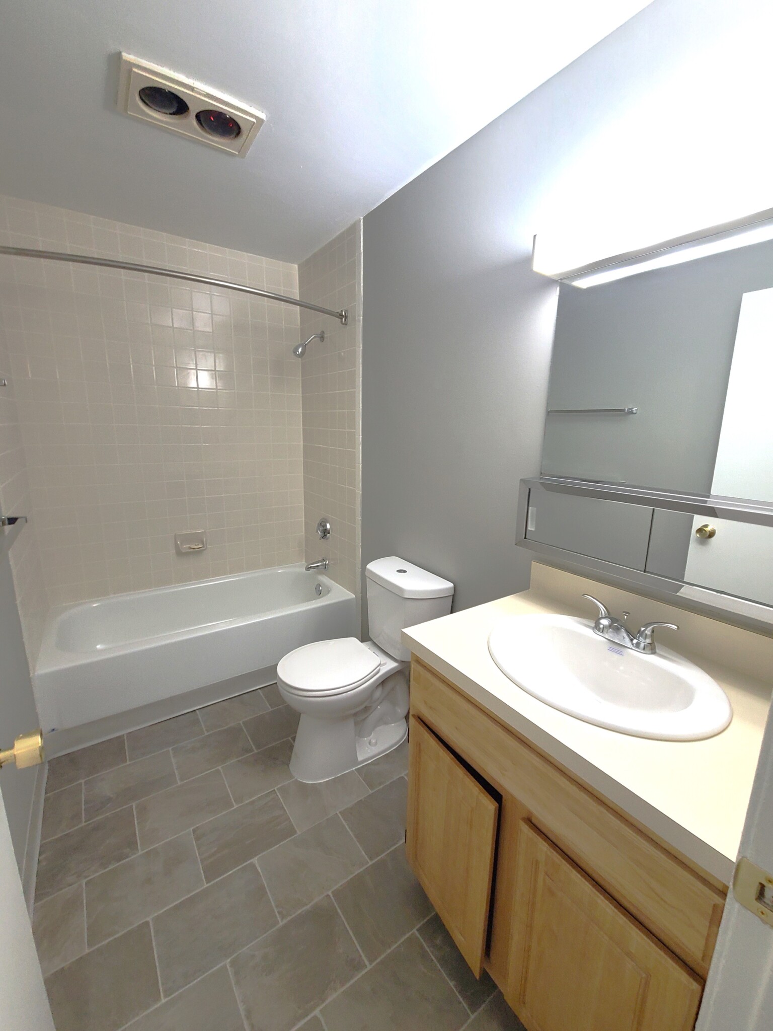 3 bed, 1.5 bath apartment for rent at 32 South Point Dr Unit 32, Dorchester — photo 6 of 11