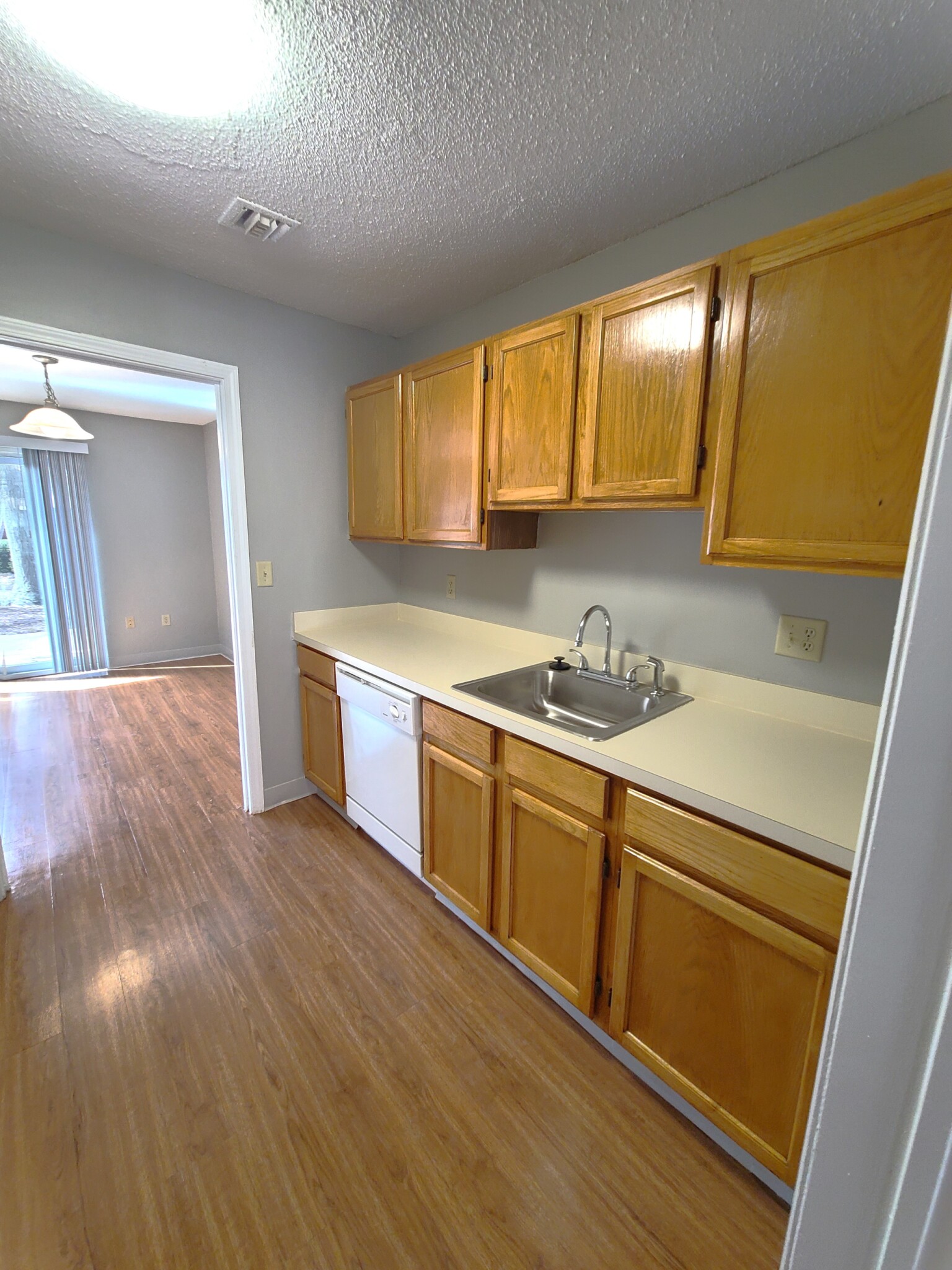 3 bed, 1.5 bath apartment for rent at 32 South Point Dr Unit 32, Dorchester — photo 4 of 11