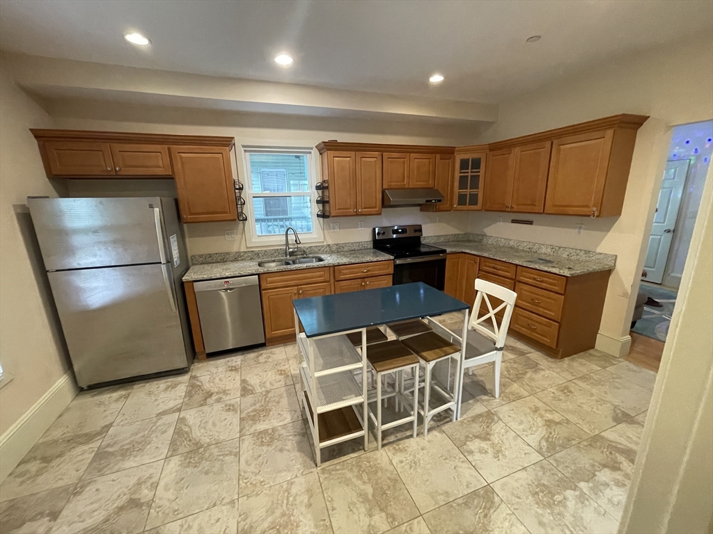 3 bed, 2 bath apartment for rent at 32 Suffolk St Unit 2, The Port — photo 21 of 22