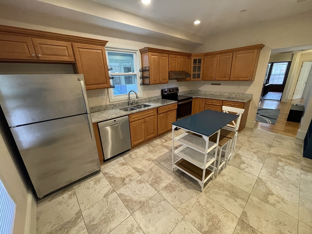 3 bed, 2 bath apartment for rent at 32 Suffolk St Unit 2, The Port — photo 1 of 22