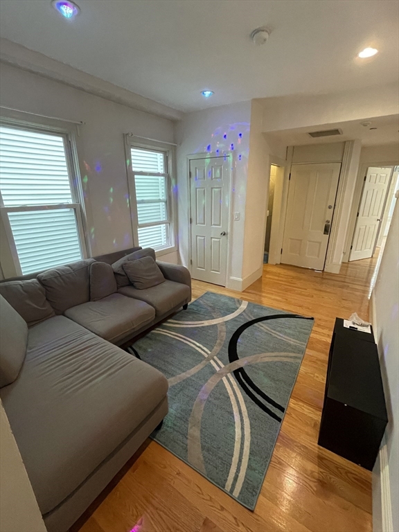 3 bed, 2 bath apartment for rent at 32 Suffolk St Unit 2, The Port — photo 14 of 22