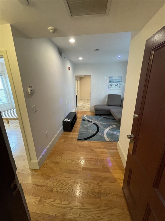 3 bed, 2 bath apartment for rent at 32 Suffolk St Unit 2, The Port — photo 3 of 22