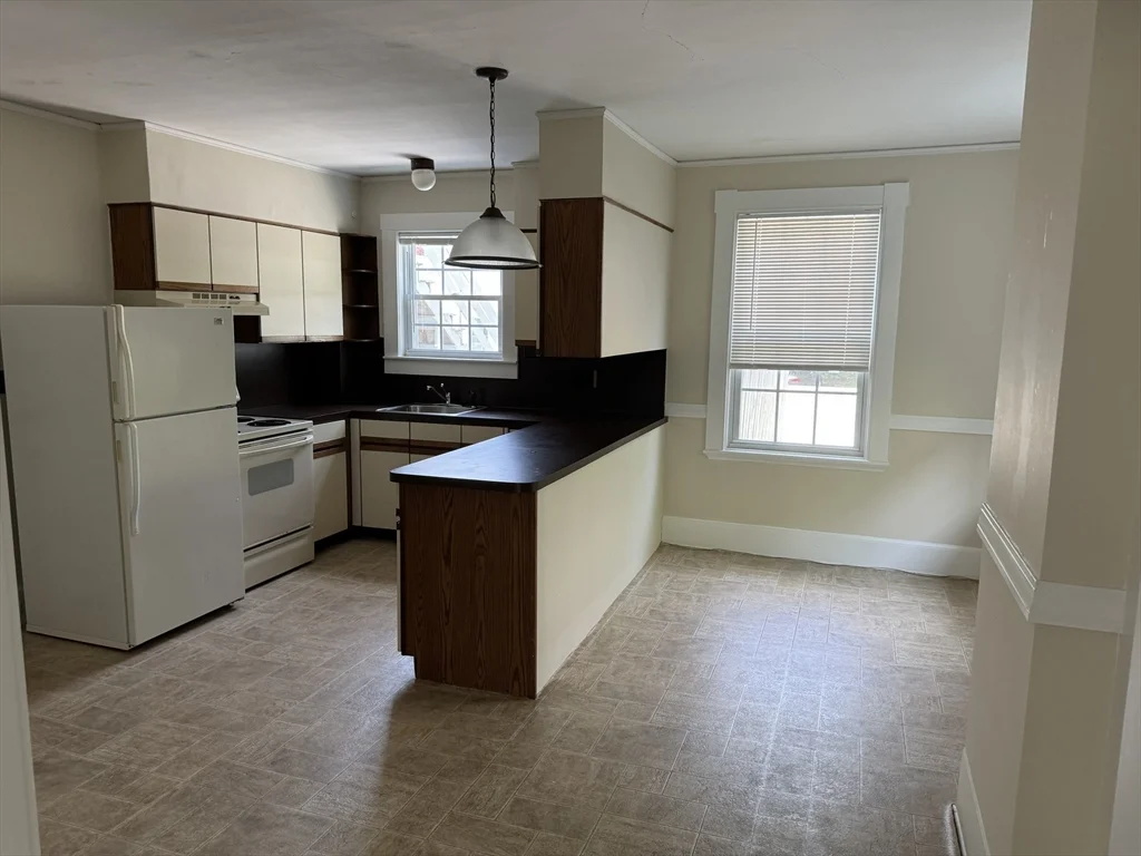 1 bed, 1 bath apartment for rent at 32 Summer St Unit 1, Zip 01830 — photo 2 of 11