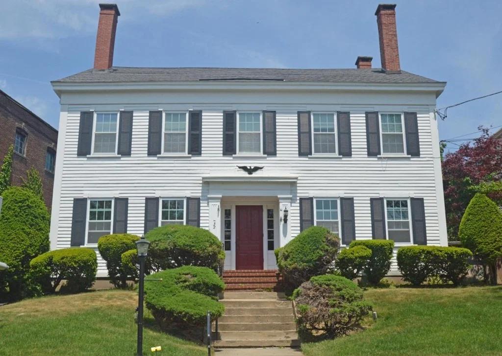 1 bed, 1 bath apartment for rent at 32 Summer St Unit 1, Zip 01830