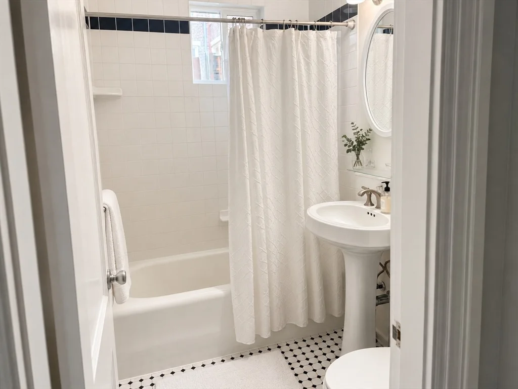 3 bed, 1 bath apartment for rent at 32 Summit Ave Unit 5, Coolidge Corner — photo 6 of 9