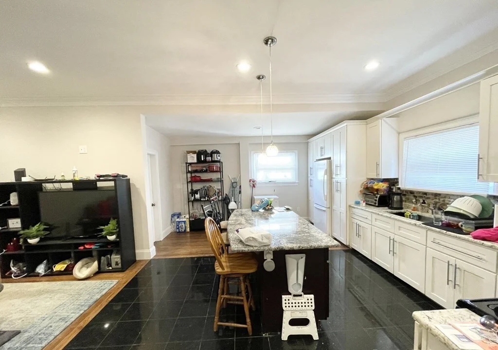 6 bed, 3 bath apartment for rent at 32 Sumner St Unit 1, Dorchester — photo 2 of 14