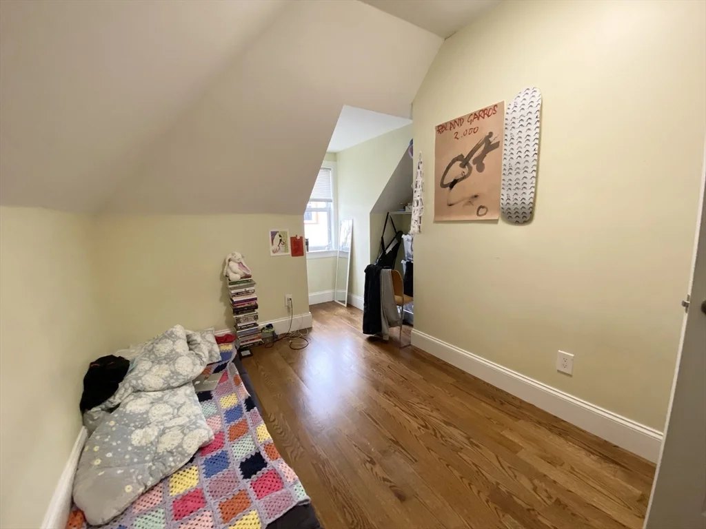 7 bed, 3 bath apartment for rent at 32 Sumner St Unit 2, Dorchester — photo 9 of 9