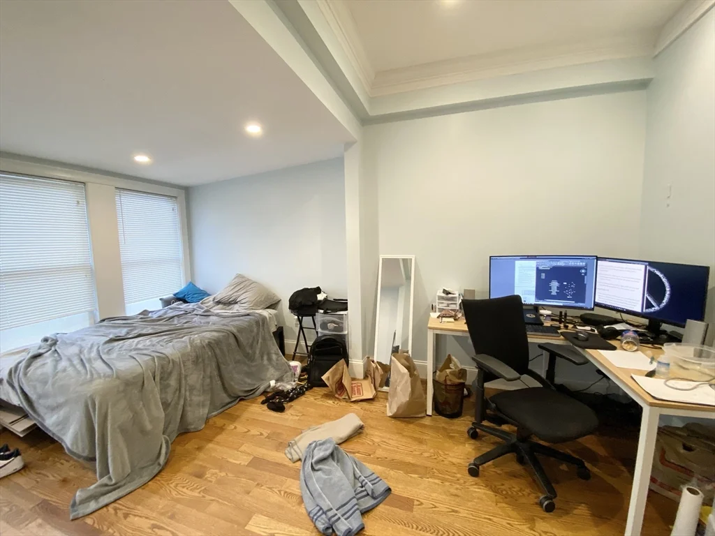 7 bed, 3 bath apartment for rent at 32 Sumner St Unit 2, Dorchester — photo 6 of 9