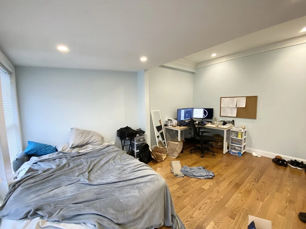 7 bed, 3 bath apartment for rent at 32 Sumner St Unit 2, Dorchester — photo 7 of 9