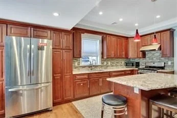 7 bed, 3 bath apartment for rent at 32 Sumner St Unit 2, Dorchester — photo 4 of 9