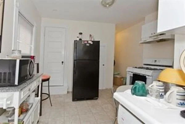 4 bed, 1 bath apartment for rent at 32 Touro Ave Unit 1, Tufts University — photo 7 of 12