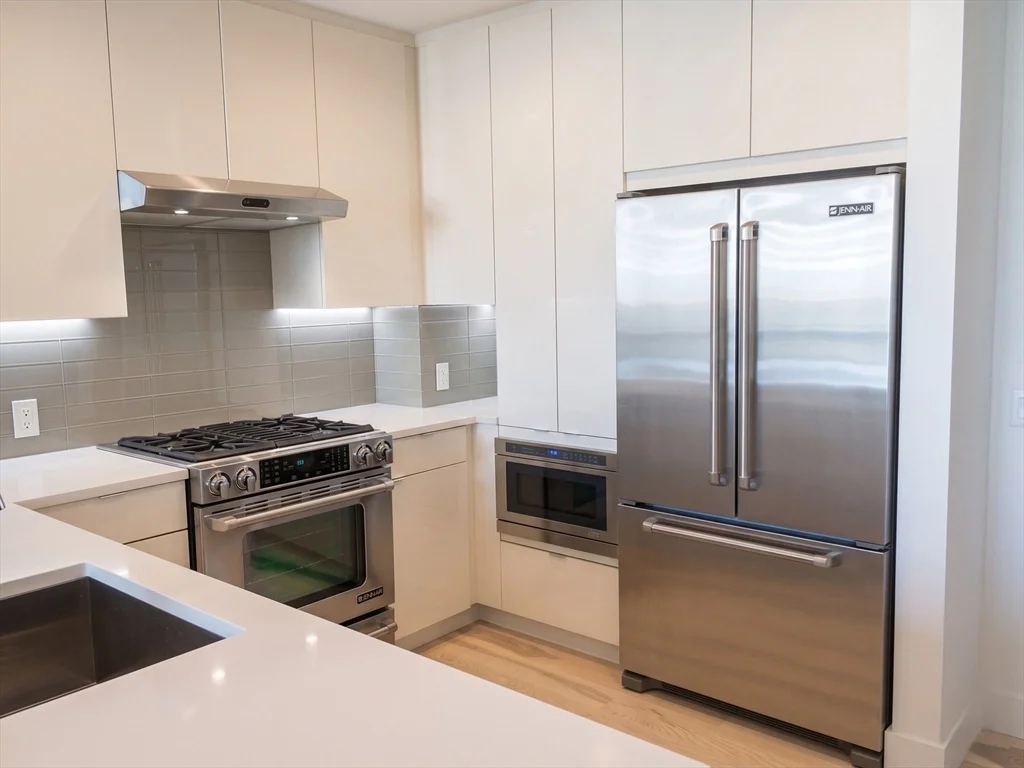 1 bed, 1 bath apartment for rent at 32 Traveler St Unit 613, South End — photo 4 of 30