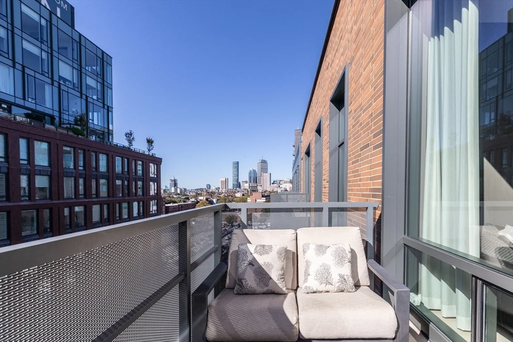 1 bed, 1 bath apartment for rent at 32 Traveler St Unit PH8, South End — photo 4 of 39