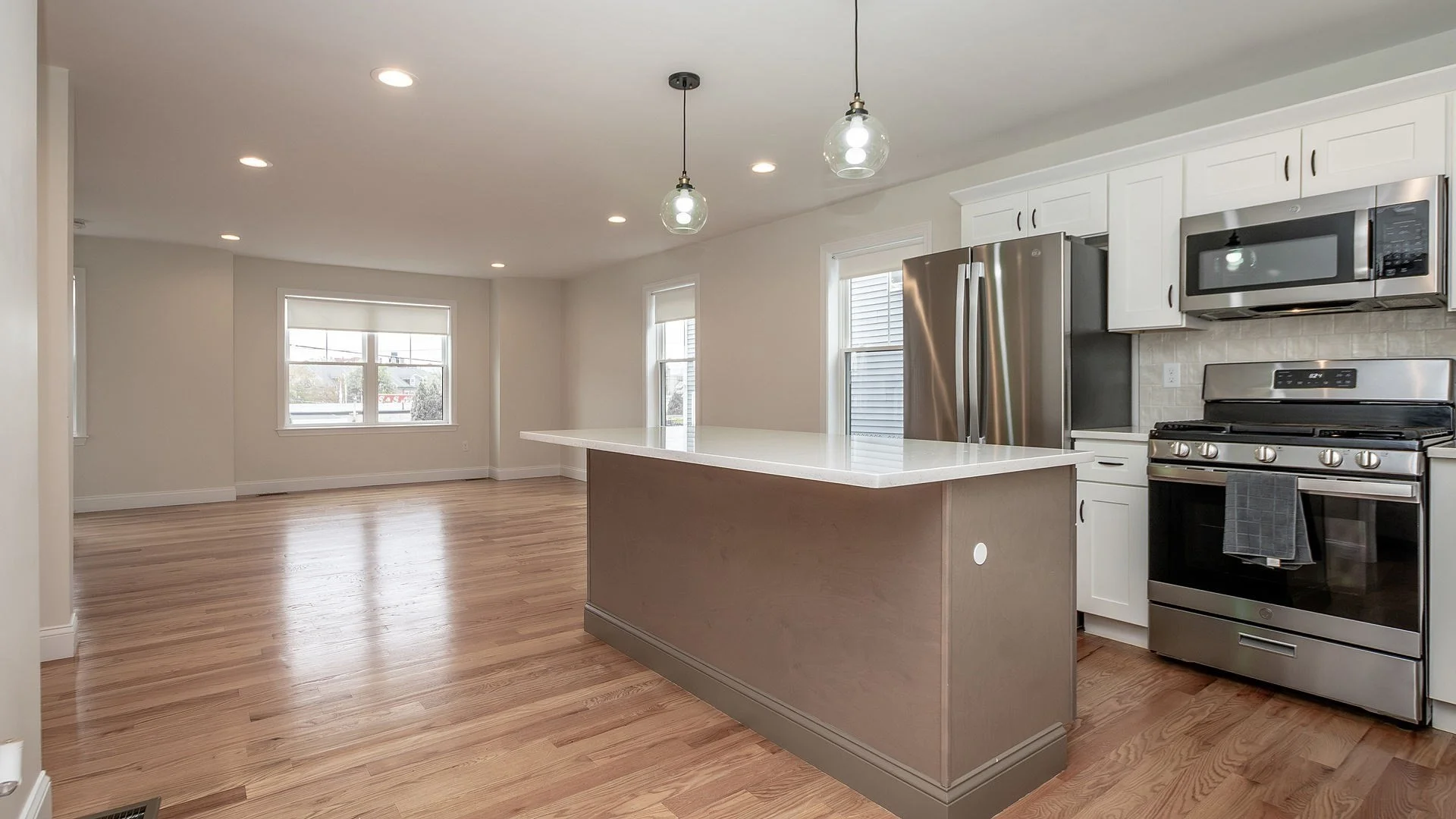 3 bed, 2 bath apartment for rent at 32 Union St Unit 32, Lowell — photo 4 of 24