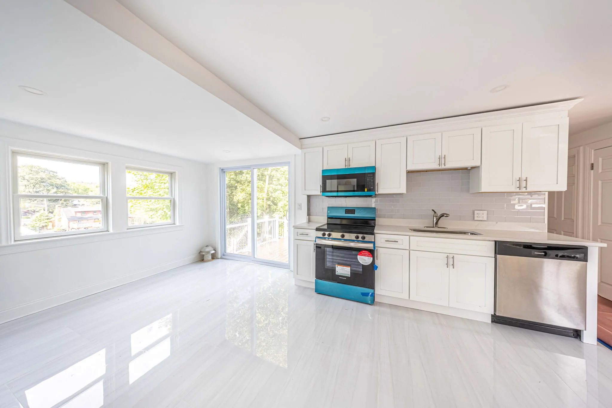 3 bed, 1 bath apartment for rent at 32 Villa St Unit 1, Cedarwood — photo 1 of 17