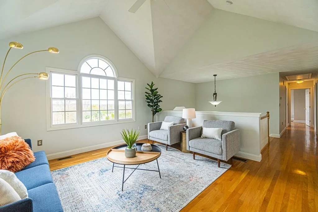 3 bed, 2 bath apartment for rent at 32 Waltham St, Woburn — photo 4 of 25
