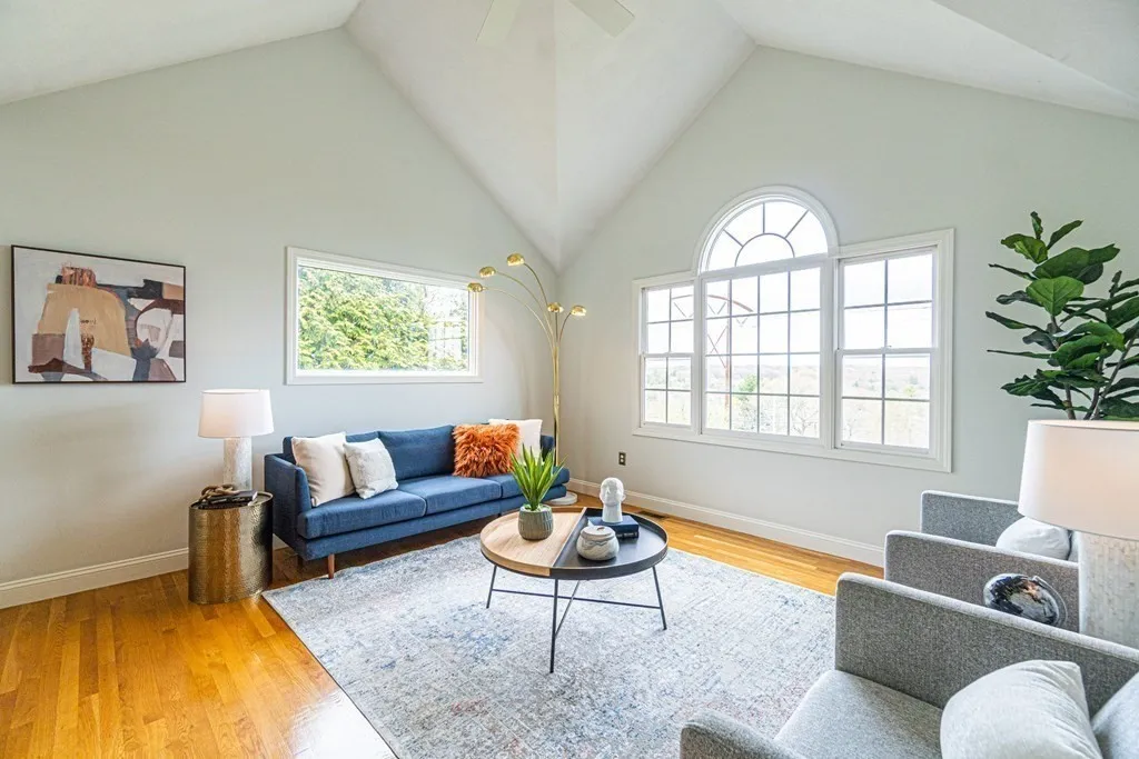 3 bed, 2 bath apartment for rent at 32 Waltham St, Woburn — photo 3 of 25