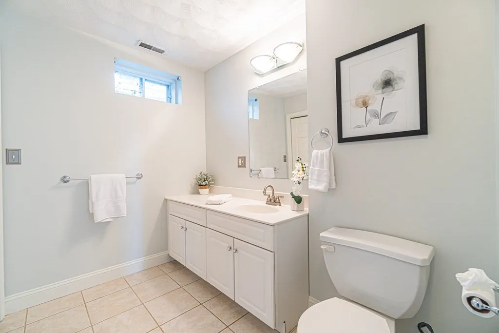 3 bed, 2 bath apartment for rent at 32 Waltham St, Woburn — photo 21 of 25