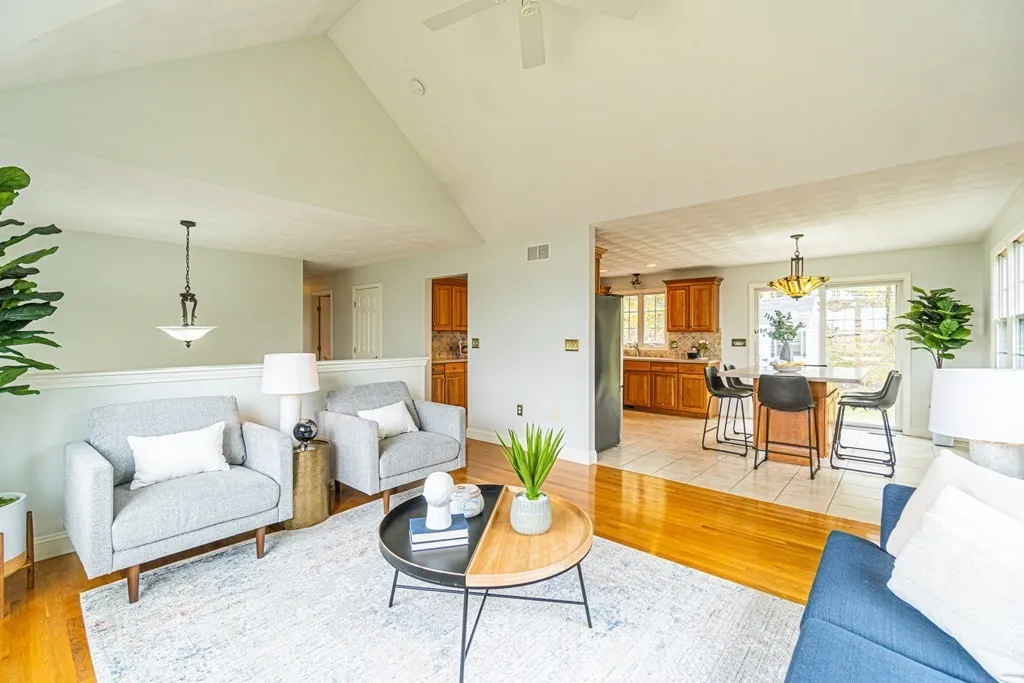 3 bed, 2 bath apartment for rent at 32 Waltham St, Woburn — photo 1 of 25